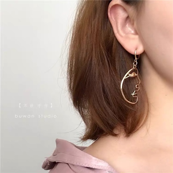 Parisian Vibe Portrait Earrings - Picture 2 of 8